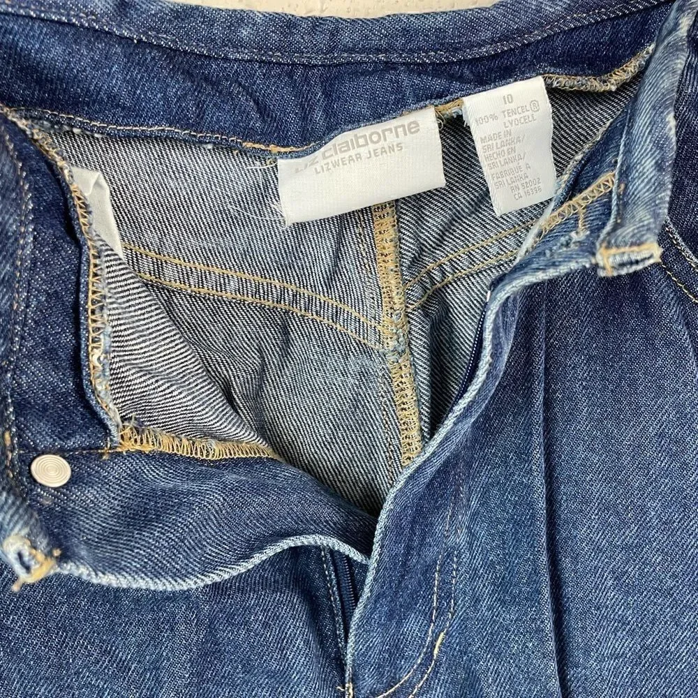 Liz Claiborne  LizWear Low Waisted Jeans Size 10 EUC